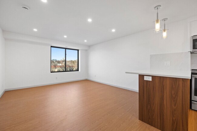 Building Photo - 1243 Beacon St