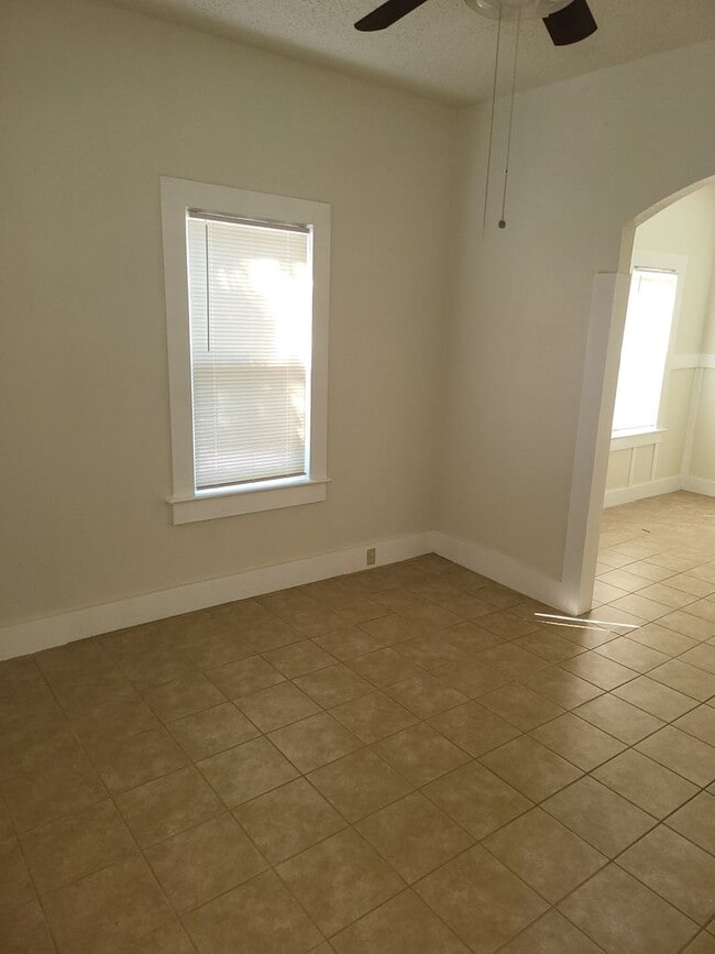 Building Photo - 2BR/1BA House for $1750 Rent and $1750 Deposit. 1st Month free with 1 year lease.