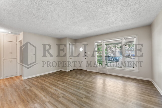 Building Photo - 2062 Poplar St