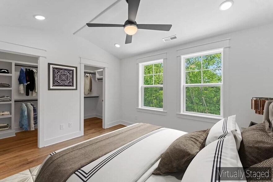 Building Photo - 2033 Maple View Ln