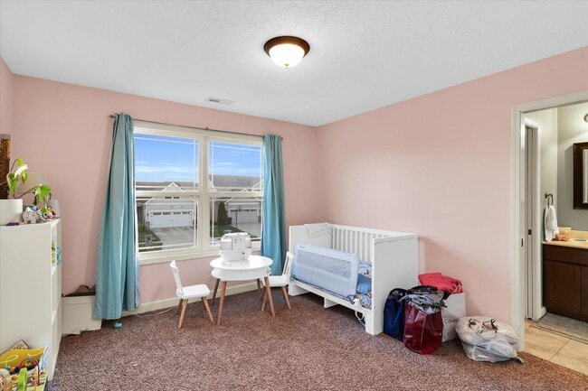 Building Photo - 2 story 4 bedroom 3.5 bath