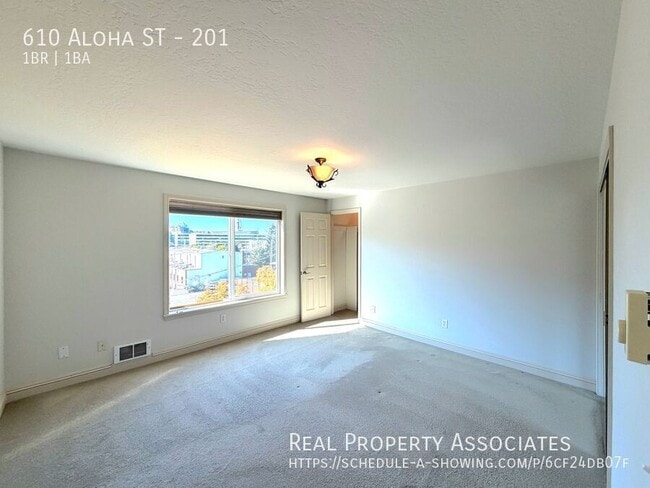 Building Photo - 610 Aloha St