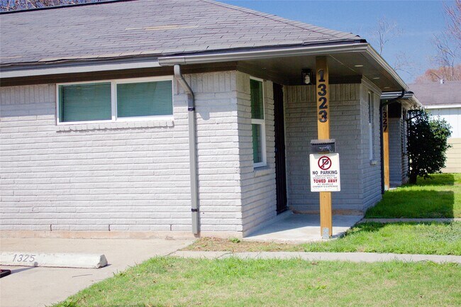 Building Photo - 1323 E 32nd 1/2 St