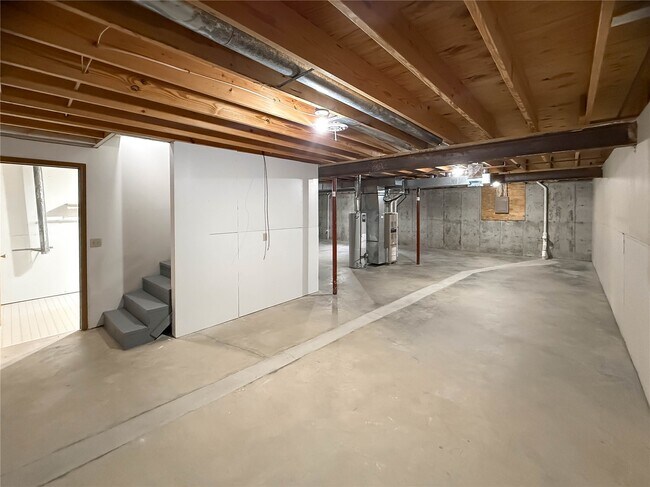 Building Photo - 102 N Ferkel St