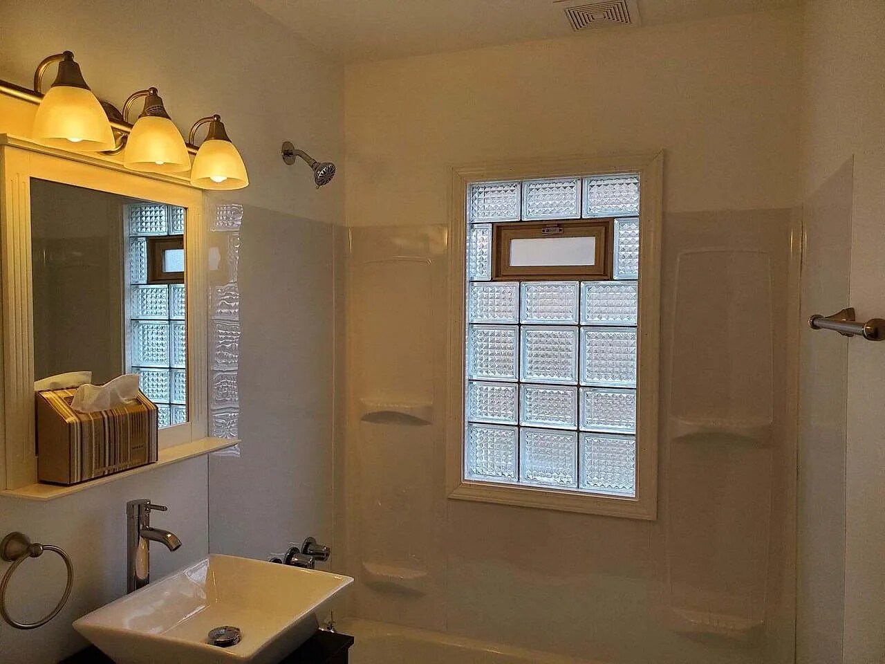 Building Photo - 2156 S 80th St