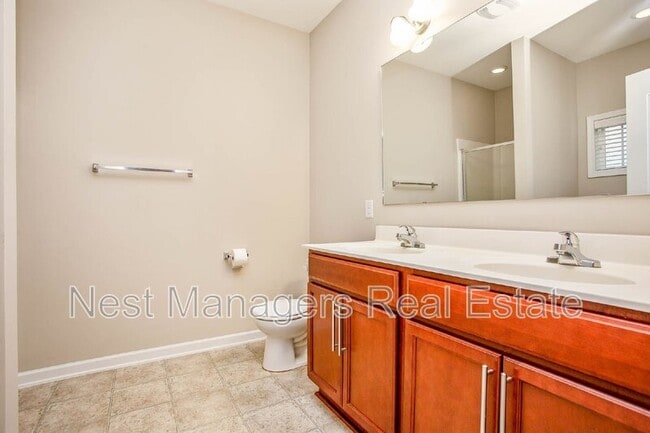 Building Photo - 450 Roanoke Dr
