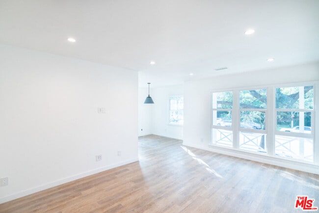 Building Photo - 3808 Los Feliz Blvd