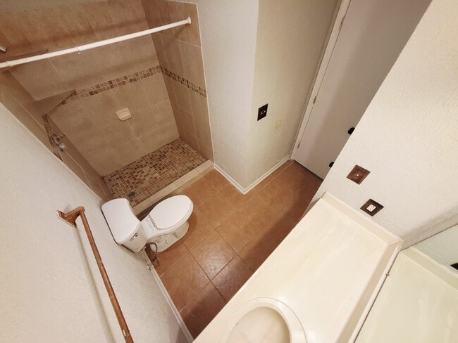 Building Photo - 4715 Cricklewood Ln