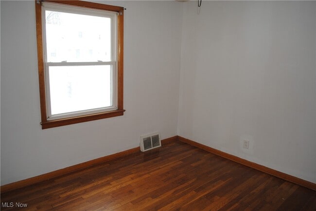 Building Photo - 24850 Zeman Ave