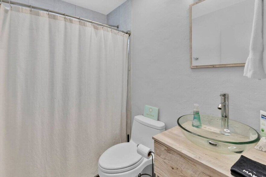 Building Photo - 316 Bream Ave