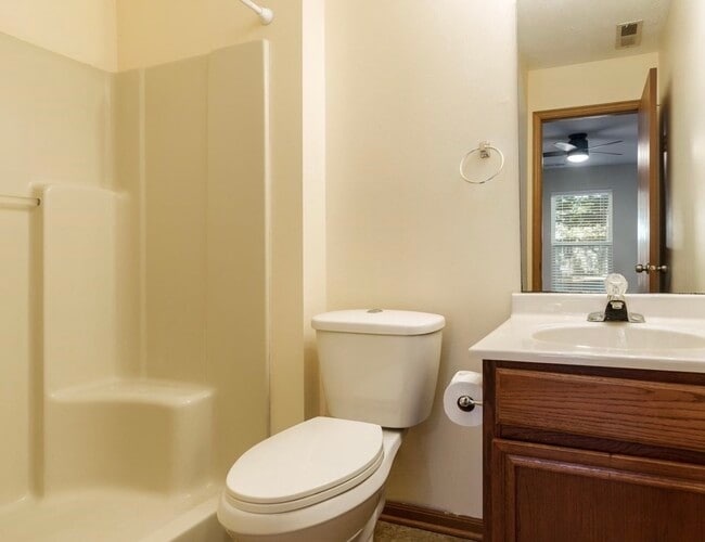 Building Photo - 5874 Beechwood Dr