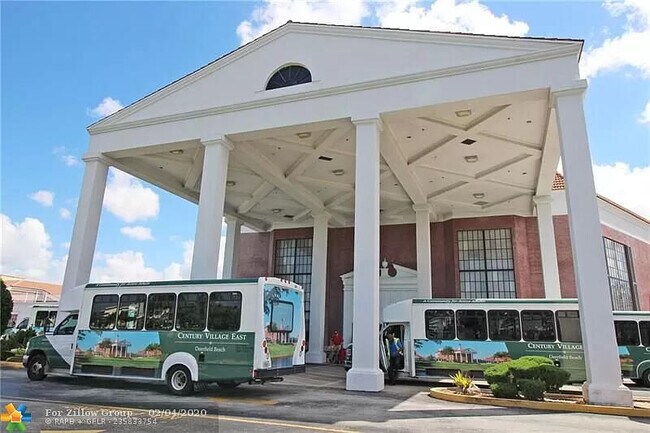 Building Photo - 18 Oakridge B