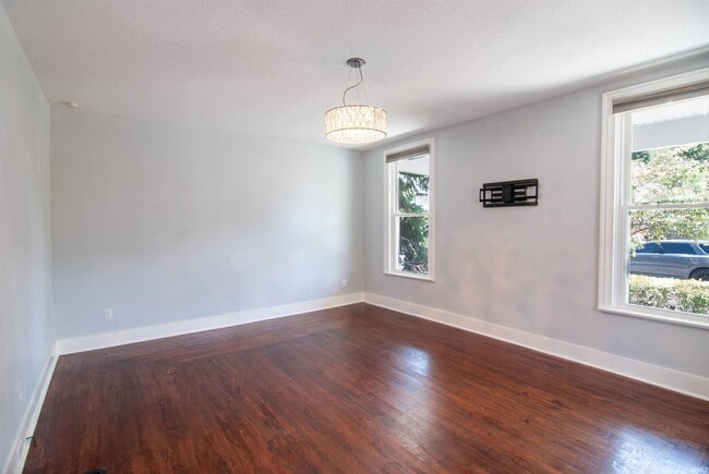 Building Photo - 612 Lavina St