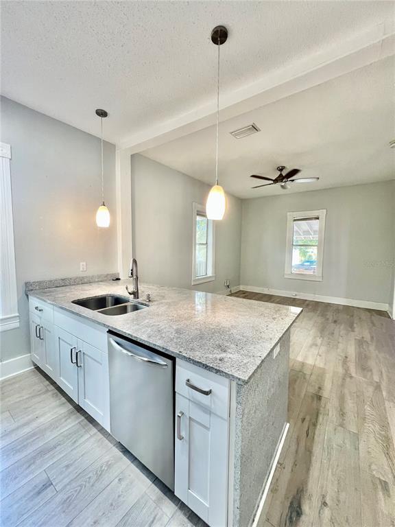 Building Photo - 111 W Amelia Ave