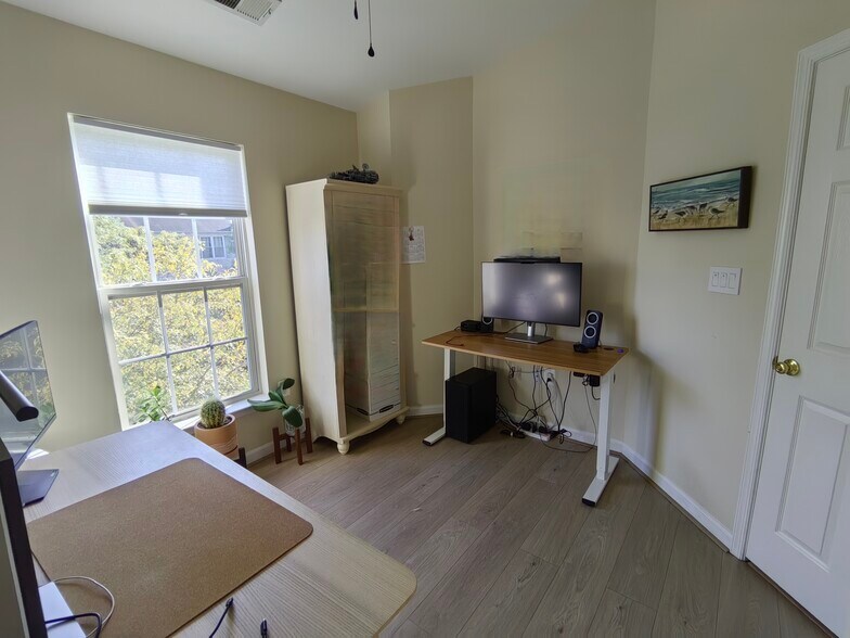 Building Photo - 43458 Laidlow St