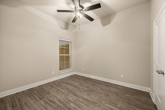 Building Photo - 1617 Legacy Dr