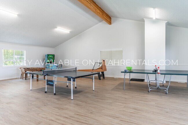 Building Photo - 2400 E 6895 S