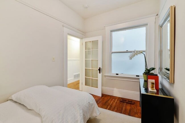 Building Photo - 151 Russ St