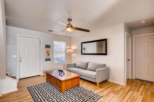 Building Photo - 1312 Cometa St