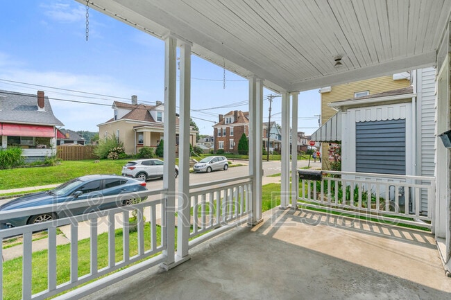 Building Photo - 814 Summit St