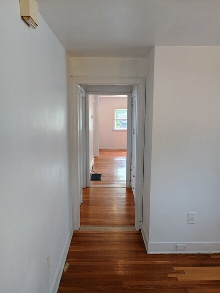 Building Photo - 46 Lawn Ave