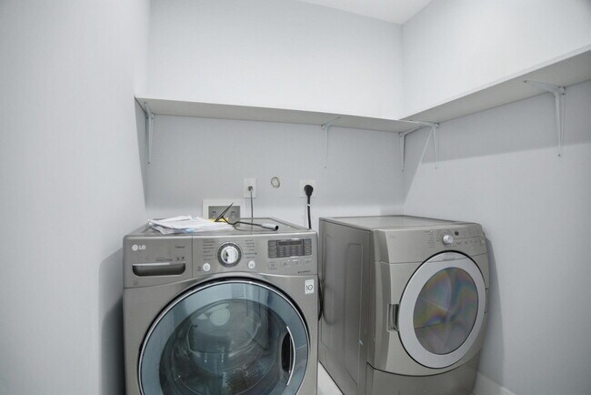 Building Photo - 4593 SW Bradbury St