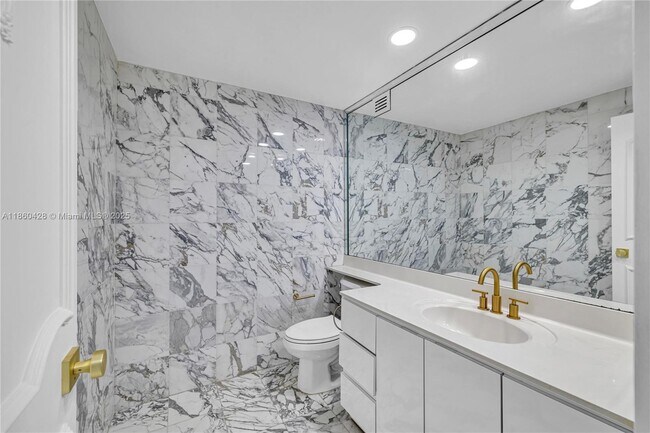 Building Photo - 5255 Collins Ave