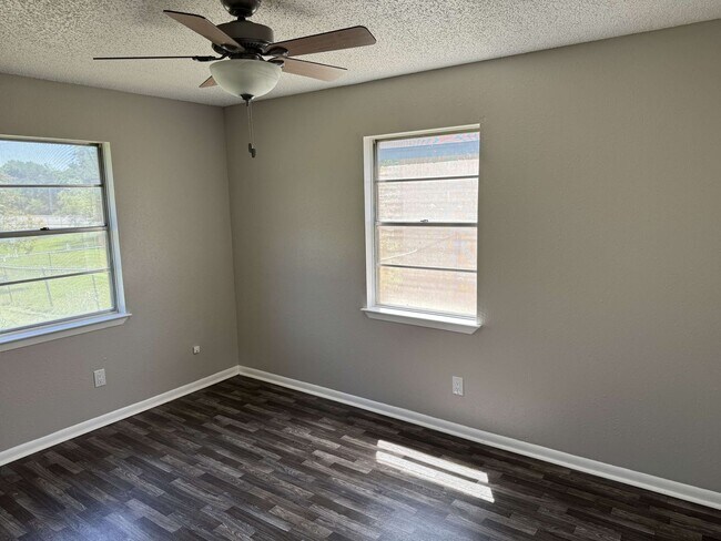 Building Photo - Charming 3 Bed, 1.5 Bath Single Family Home in Copperas Cove, TX - $1300/mo