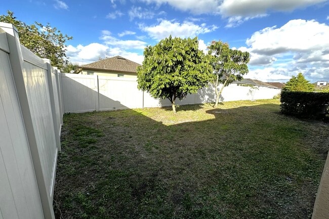 Building Photo - 7529 Azalea Cove Cir