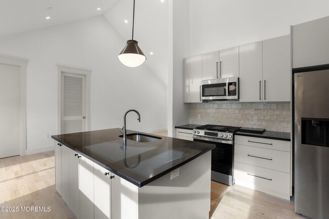 Building Photo - 1405 Ridge Ave