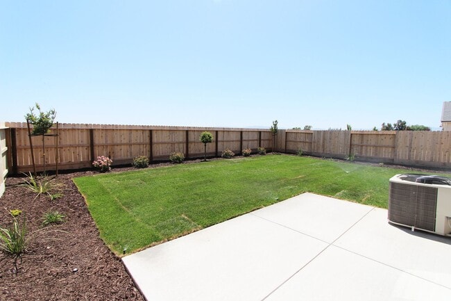 Building Photo - Well maintained 3-bedroom, 2-bathroom home.