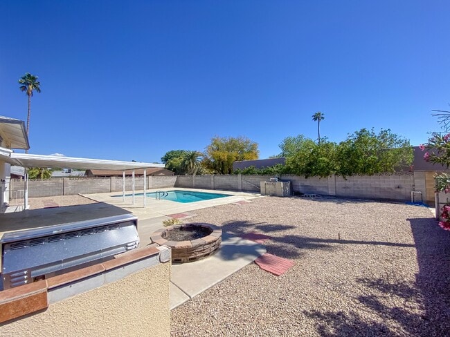 Building Photo - 1519 E Laguna Dr