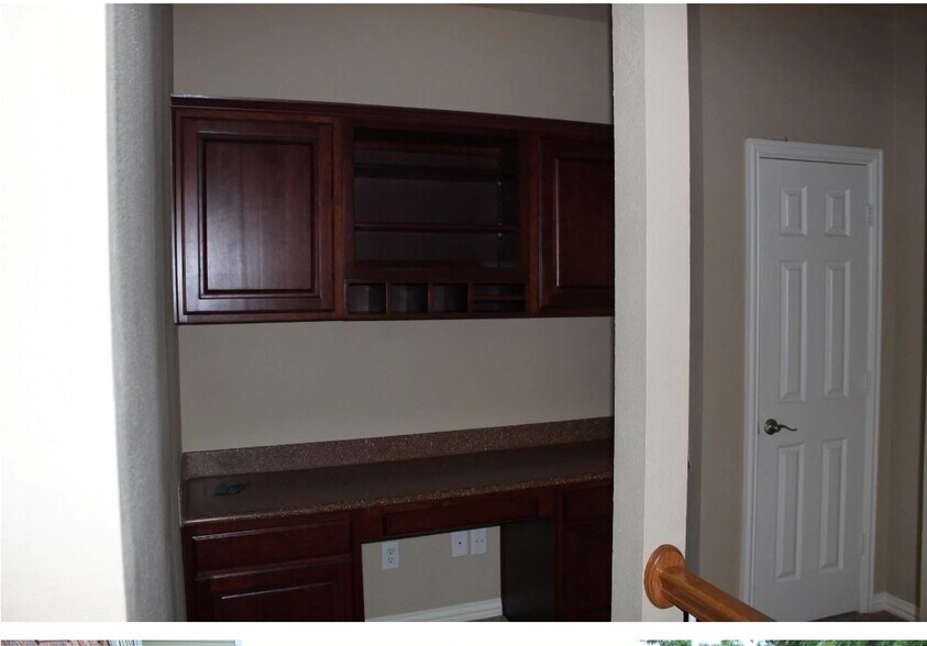 Building Photo - 8704 Manhattan Ave