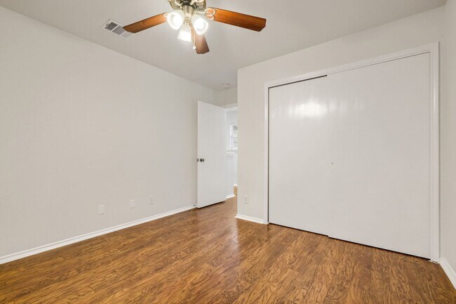 Building Photo - FRESHLY PAINTED  |  OPEN CONCEPT  |  NEAR SCHOOLS & SHOPPING