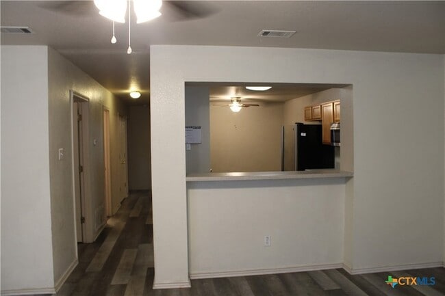 Building Photo - 415 E 4th Ave