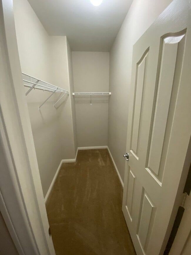 Building Photo - Wonderful 3 bed/3 bath home located in N. Las Vegas