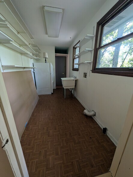 Building Photo - 1118 Longview Dr