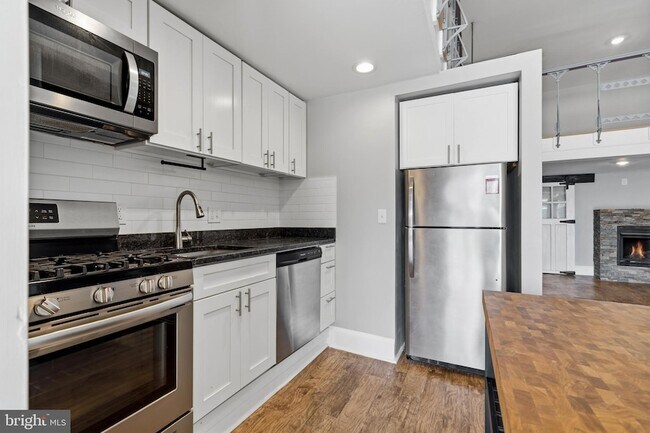 Building Photo - 310 N 13th St