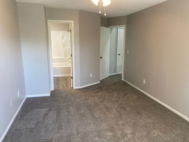 Building Photo - 8393 W 90th Pl