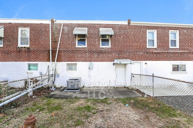 Building Photo - 915 W Browning Rd