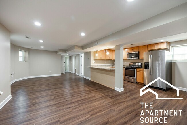 Building Photo - 2118 N Avers Ave