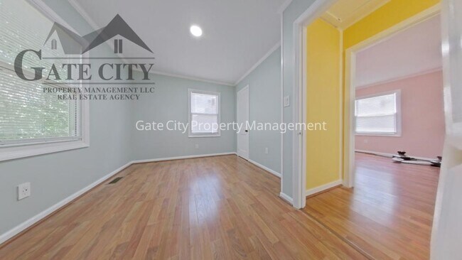 Building Photo - 616 Hedrick Ave