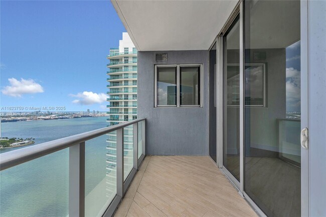 Building Photo - 1300 Brickell Bay Dr