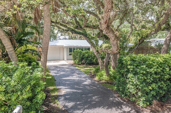 Building Photo - 912 Jasmine Ln