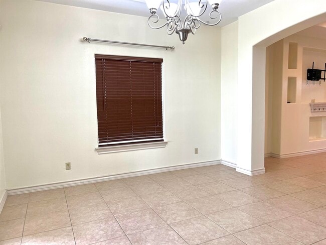 Building Photo - 3909 Aidin St