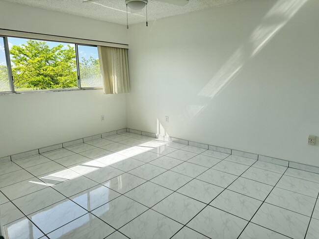 Building Photo - 1001 SW 141st Ave