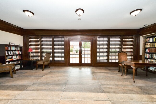 Building Photo - 2400 N Braeswood Blvd