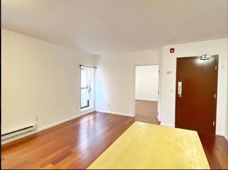 Building Photo - 701 Chestnut St