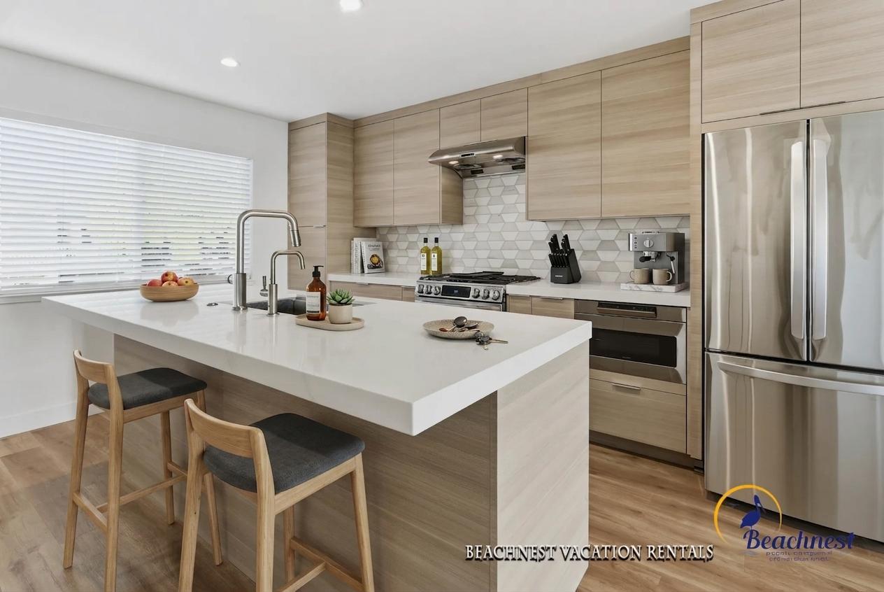 Building Photo - 112 Marina Ave