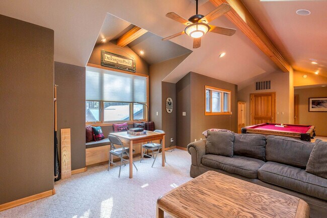 Building Photo - 17028 Cooper Dr